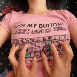 Sexy camiseta Push My Buttons