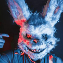 Máscara conejo sangriento